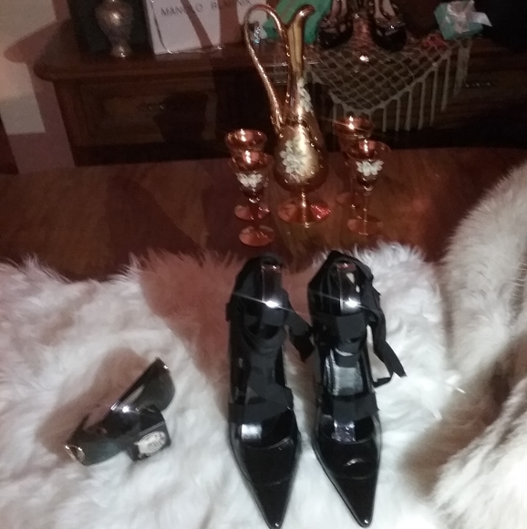 Gucci black leather pump with wrap around - Picture 2 of 7